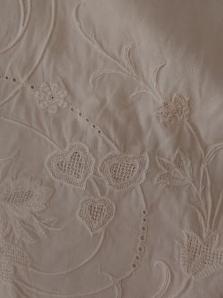 Sabana de hilo bordado