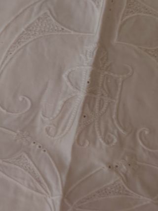 Sabana de hilo bordado