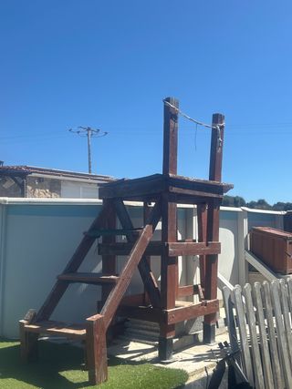 ESCALERA DE MADERA DE PISCINA
