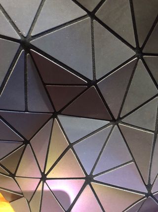 Bolso geometrico holografico