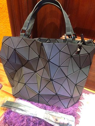 Bolso geometrico holografico