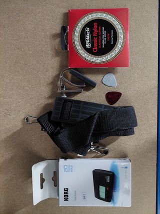 Guitarra española con funda, afinador...