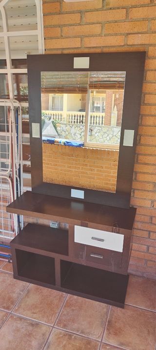 Mueble y espejo