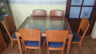 Mesa y 6 sillas,Mesa desmontada para transporte 