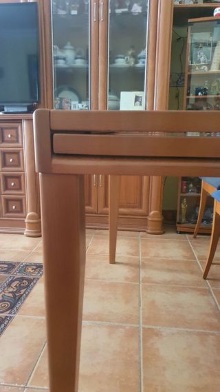 Mesa y 6 sillas,Mesa desmontada para transporte 