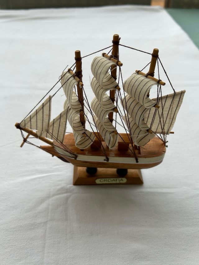 Modellino barca a vela