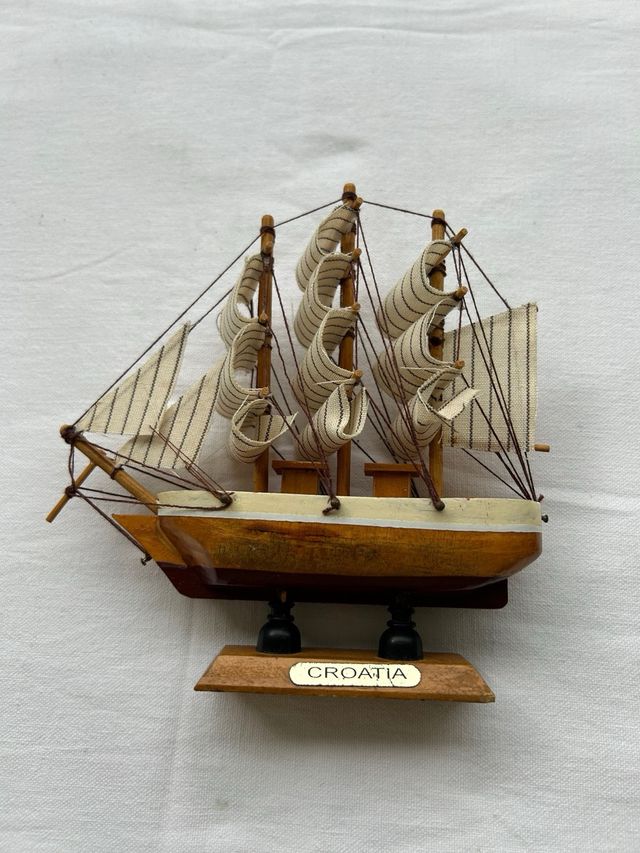 Modellino barca a vela