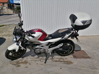Suzuki Gladius 2010