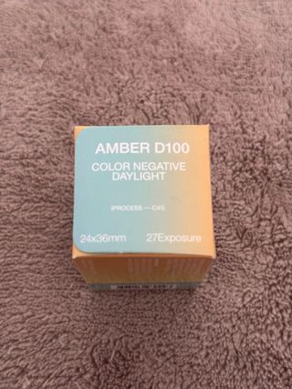 Carrete color 35mm Amber D100 Daylight process C41