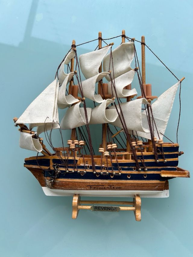 Modellino barca a vela