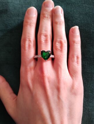 Conjunto de anillo y pendientes verde esmeralda 