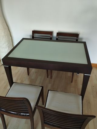 Mesa de comedor cristal y 4 asientos