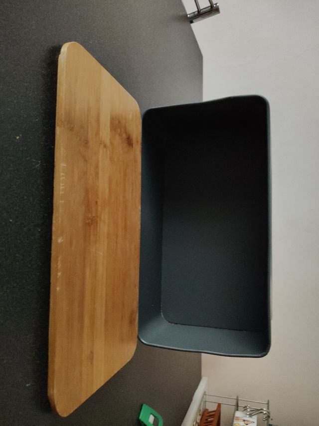 Porta pane in metallo