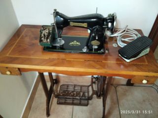 Maquina de coser antigua