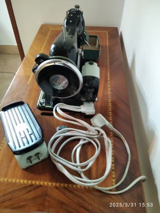 Maquina de coser antigua