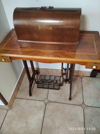 Maquina de coser antigua