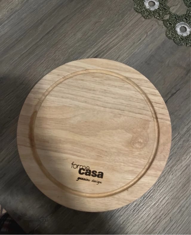 Set quattro coltelli per formaggio con tagliere