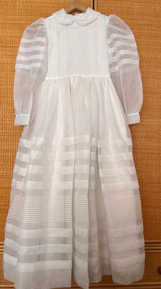Vestido de comunión blanco de niña.