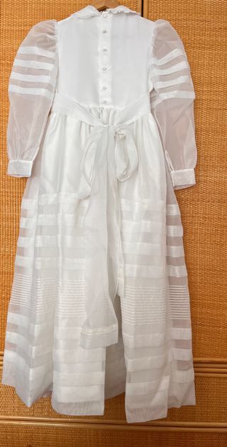 Vestido de comunión blanco de niña.