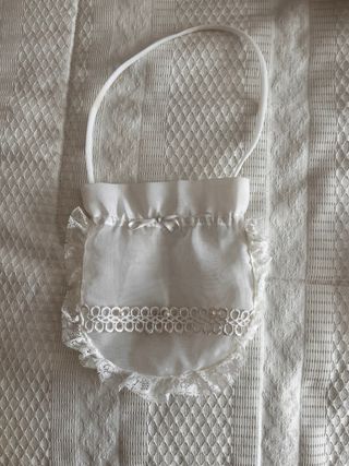Vestido de comunión blanco de niña.