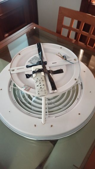 Lámpara ventilador blanca