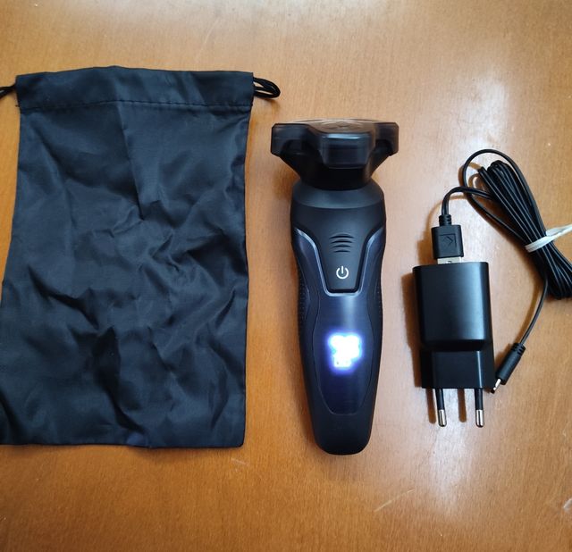 Afeitadora con patillero y carga USB