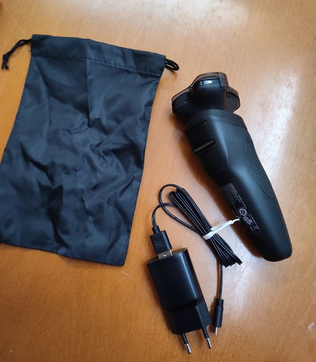 Afeitadora con patillero y carga USB