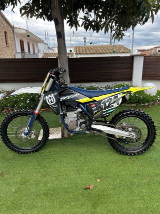 Moto cross husqvarna 450 del 2022