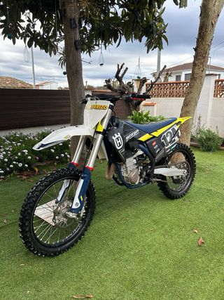 Moto cross husqvarna 450 del 2022