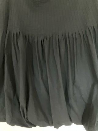 Falda negra abullonada Desigual