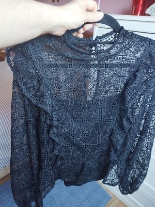 Blusa encaje con volantes H&M