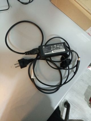 Se vende cargador usado hp original