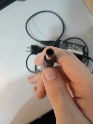 Se vende cargador usado hp original