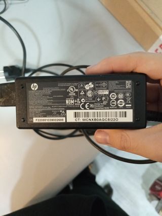 Se vende cargador usado hp original