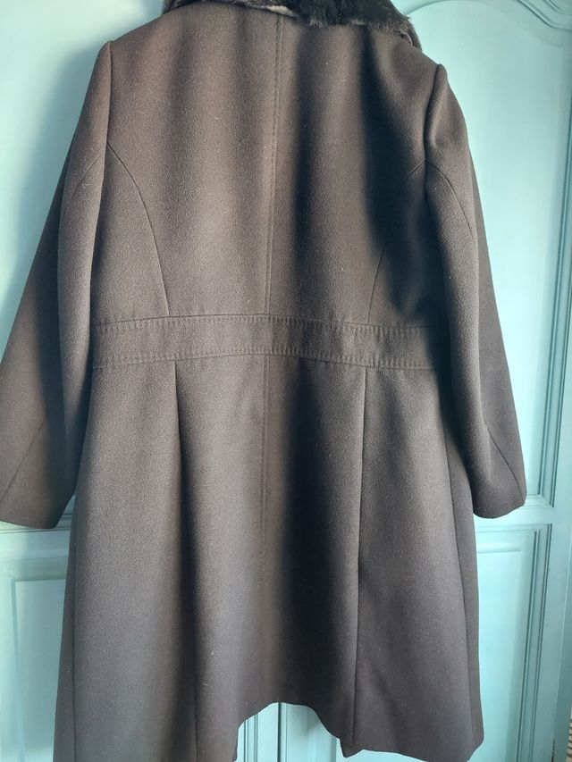 Abrigo negro, Yera  - Corte Inglés.