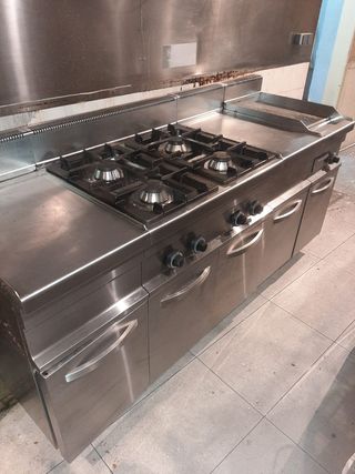 631213000 cocina industrial con plancha