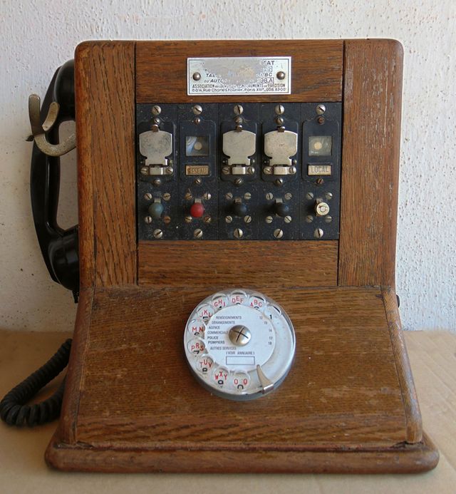 ORIGINAL CENTRALITA FRANCESA DE LOS AÑOS 40