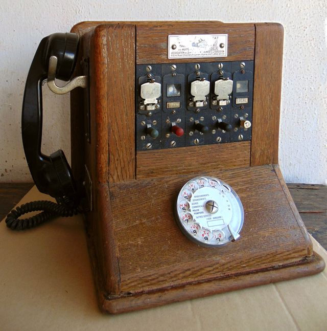ORIGINAL CENTRALITA FRANCESA DE LOS AÑOS 40