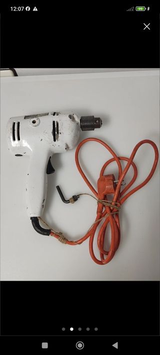 TALADRO VINTAGE BLACK AND DECKER