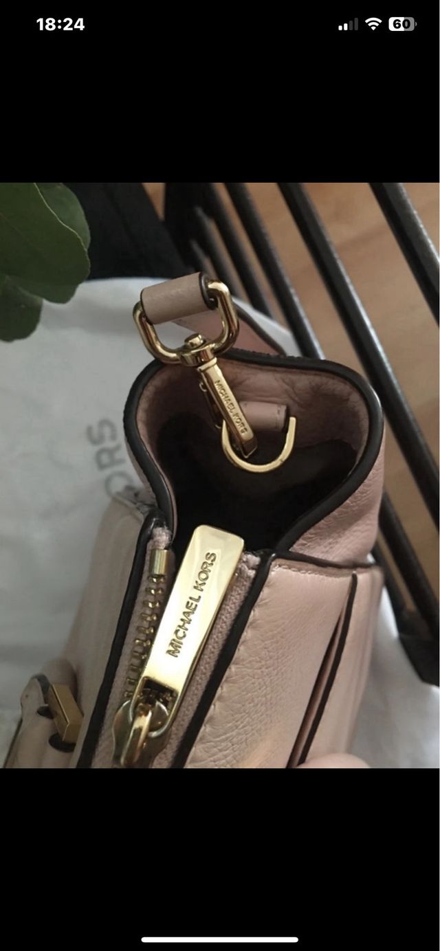 Bolso color rosa claro