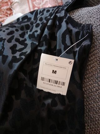 Vestido corto aterciopelado.