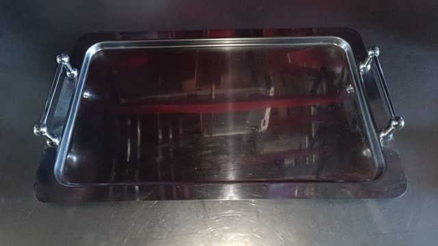 Bandeja de acero inoxidable.