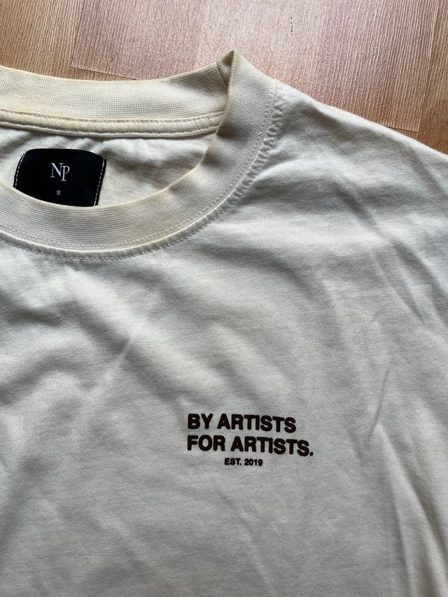 Camiseta Nude Project