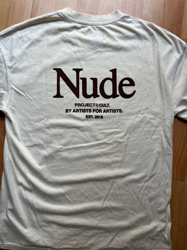 Camiseta Nude Project