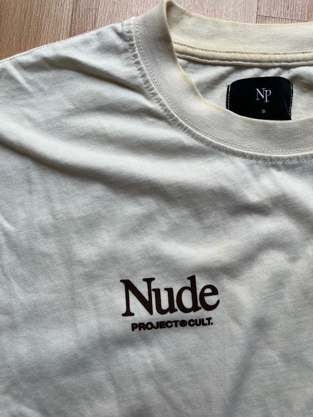 Camiseta Nude Project