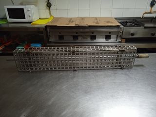 Jaula para asar en máquina de pollos