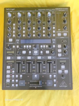 Behringer DDM4000