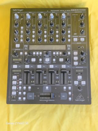 Behringer DDM4000