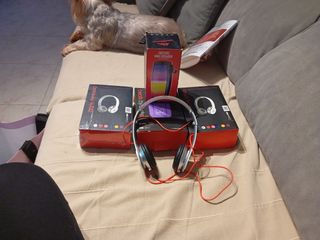 4 Auriculares y 1 altavoz