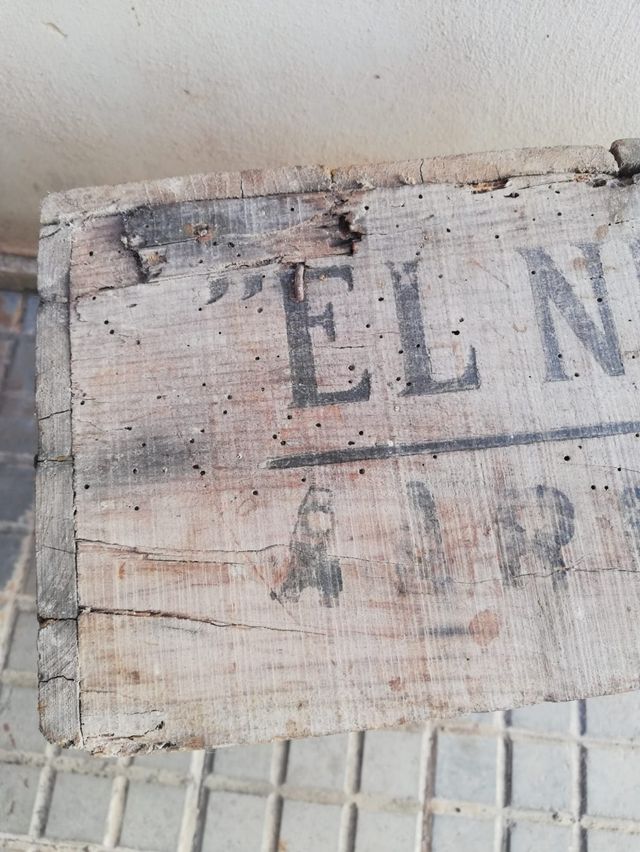 Vendo Caja de madera antigua